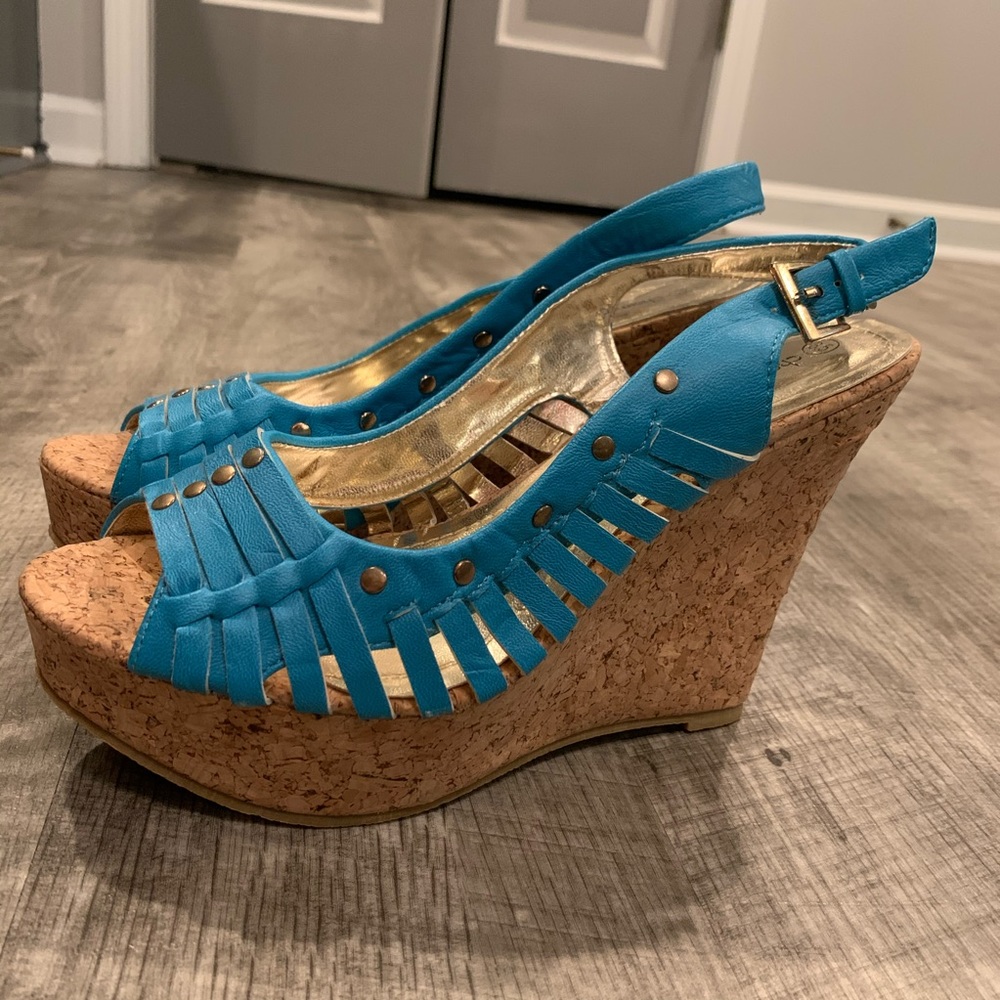 Blue wedges